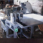 mesin-potong-kerupuk-model-keluar-ke-belakang